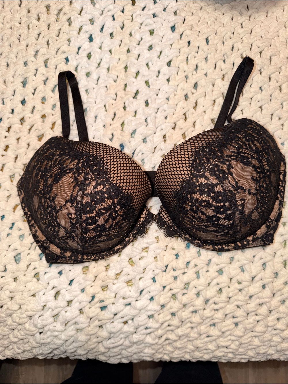 Victoria's Secret Black Lace very sexy Push-Up Bra with Nude Lining